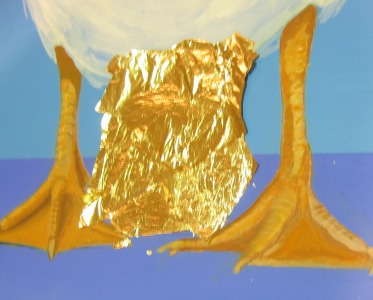 Application d'une feuille d'or sur l'oeuf de l'oie